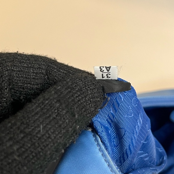 🎀 Prada
Re-Edition 2000 mini bag - Picture 13 of 17